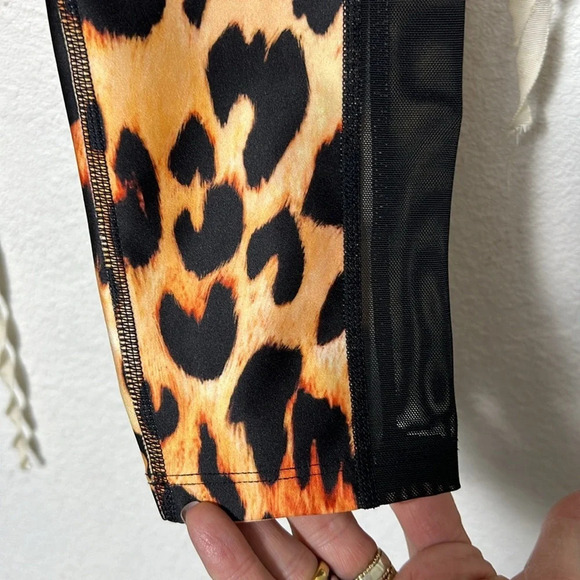 P.E. Nation Game Changer Leopard Print Legging Size Large - Picture 3 of 9